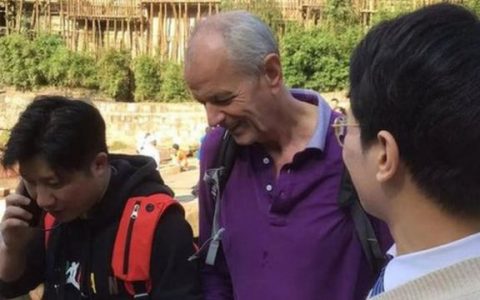 英國外交官重慶勇救落水女生：「我只是脫鞋最快」