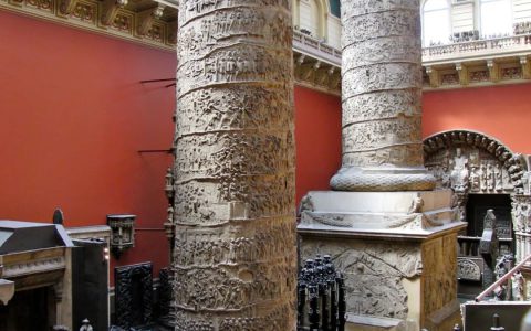 图拉真之柱石膏复制品Plaster Cast of Trajan's Column