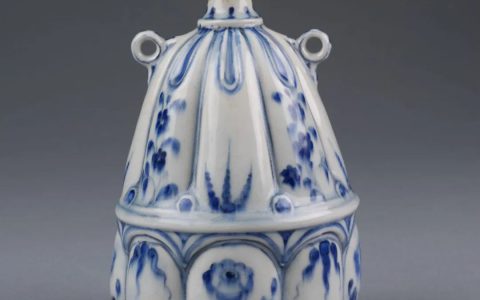 美第奇瓷瓶Medici porcelain Flask