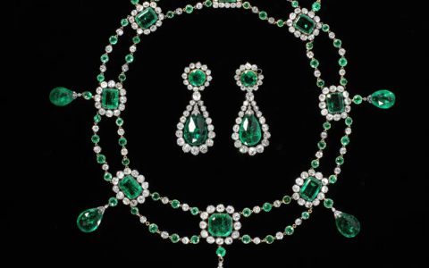 祖母绿钻石项链和耳环The necklace and earrings of Stéphanie de Beauharnais